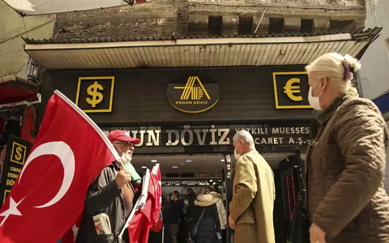 الليرة التركية تهوي لأدنى مستوى بالتاريخ