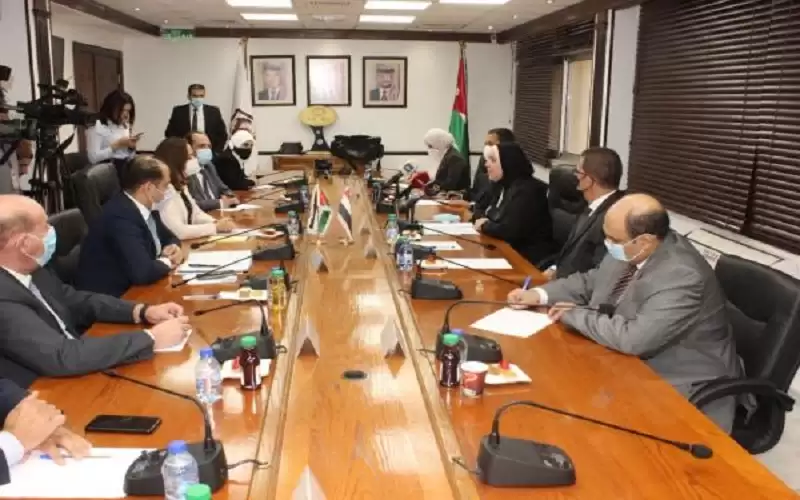 الوزيرة علي تطلب من مصر تذليل