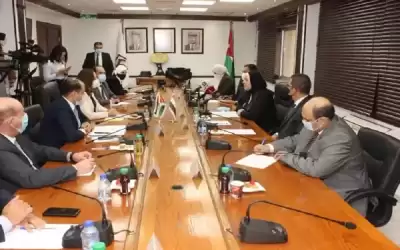 الوزيرة علي تطلب من مصر تذليل