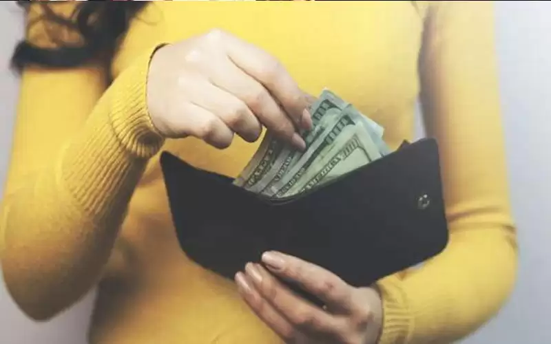 ما حكم الأخذ من مال الزوج