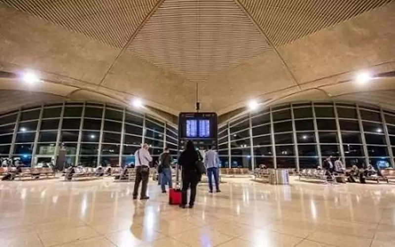 الحكومة تلزم فئة من المسافرين بإقرار