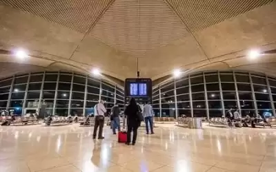 الحكومة تلزم فئة من المسافرين بإقرار