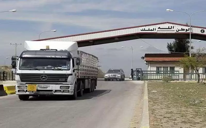 عزايزة: نأمل السماح للشاحنات الأردنية دخول