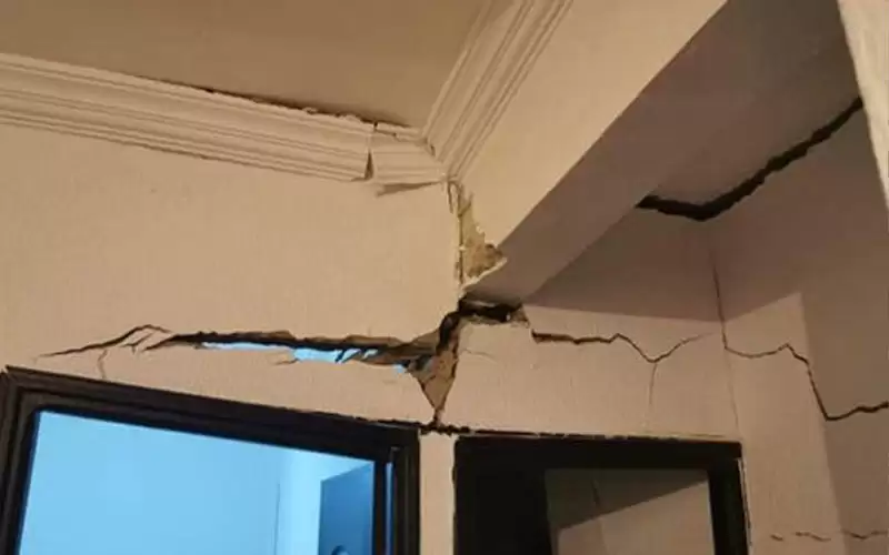 إخلاء عمارة في شارع الأردن بسبب