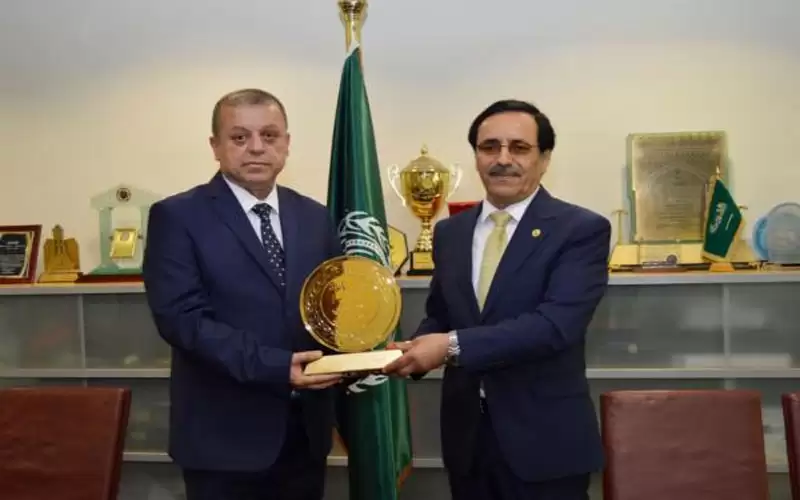 مدير الترخيص في الأمن العام يتسلم