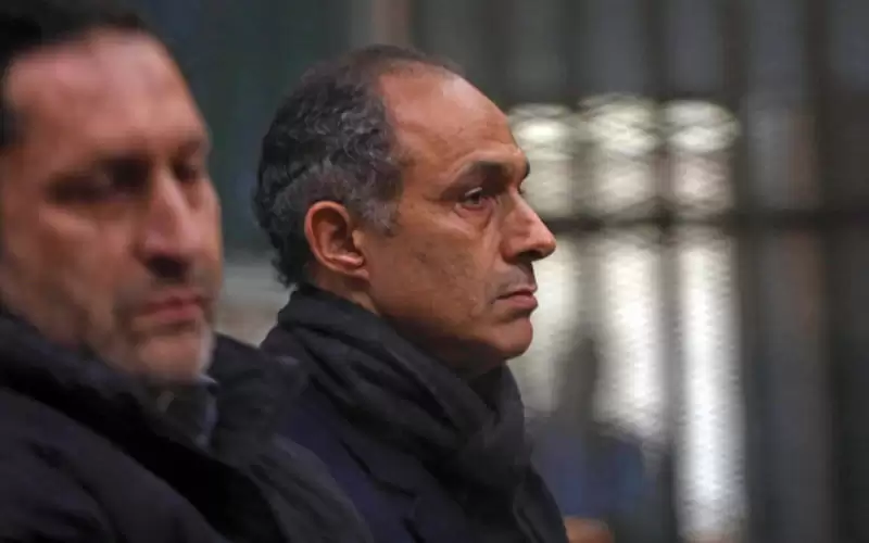 رفع التحفظ على أموال نجلي حسني