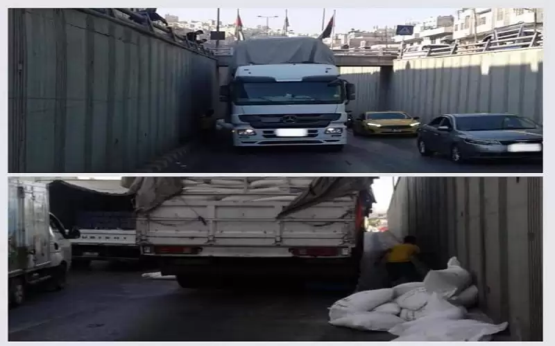 سقوط حمولة شاحنة في الشارع بعد