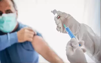 الأوبئة توصي بإعطاء الجرعة الثالثة لفئات