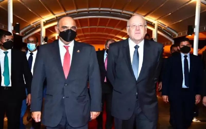 الخصاونة يصل بيروت على رأس وفد