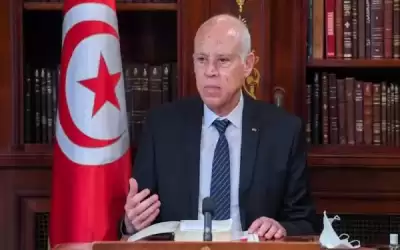 الرئيس التونسي يعفي مستشارين في القصر