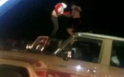 المفرق.. أردني يرقص عاريا على مركبته