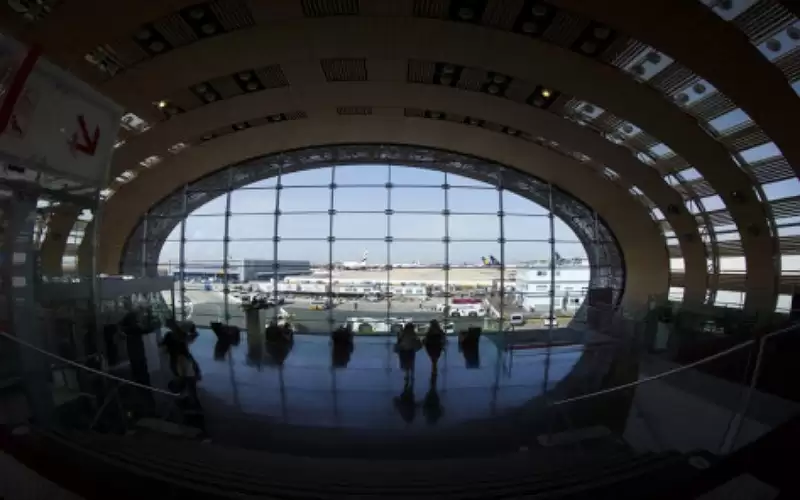 تعليق الرحلات من مطاري باريس بسبب