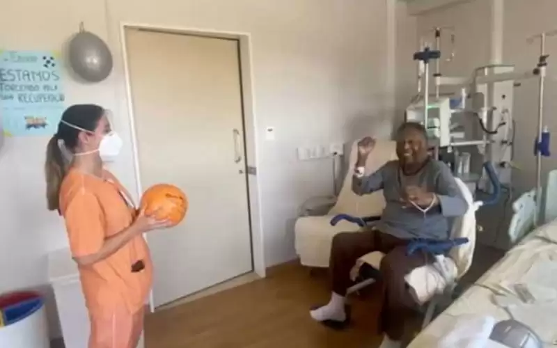 بيليه يغادر المستشفى بعد علاجه من