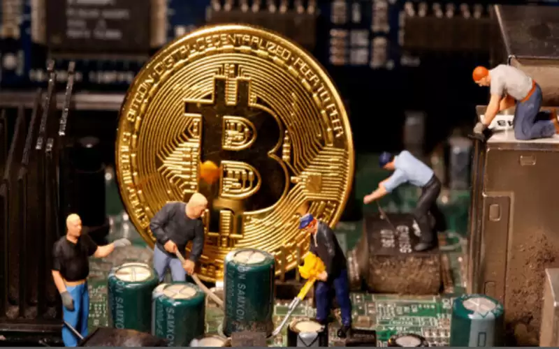 بتكوين عند أعلى مستوى بأسبوعين