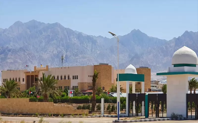 أردنية العقبة تبارك لطلابها الجدد وتعلن