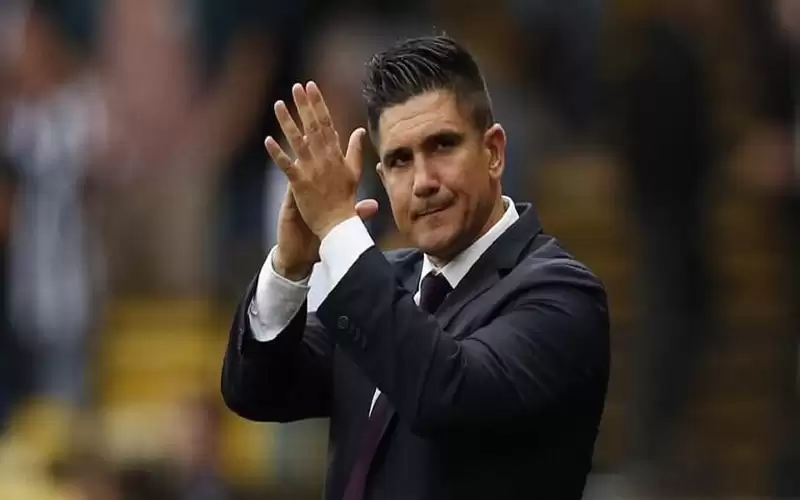 أول مدرب يفقد وظيفته في الدوري