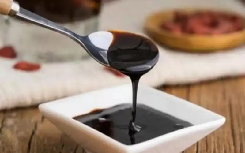 العسل الأسود.. ملعقة يوميا تقدم لك