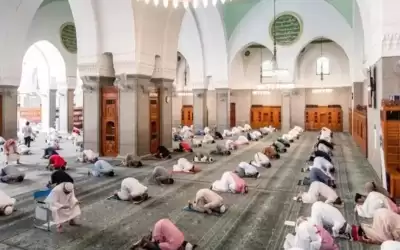 الأوقاف: لا إلغاء للتباعد بين المصلين