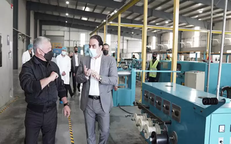 الملك يزور عددا من المصانع في