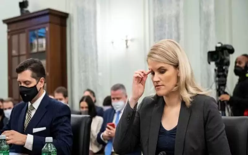 مسربة فضائح فيسبوك تكشف عن عدد