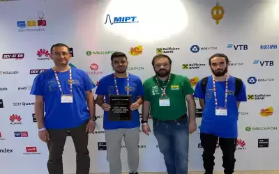 فريق جامعة الأميرة سمية للتكنولوجيا يحل