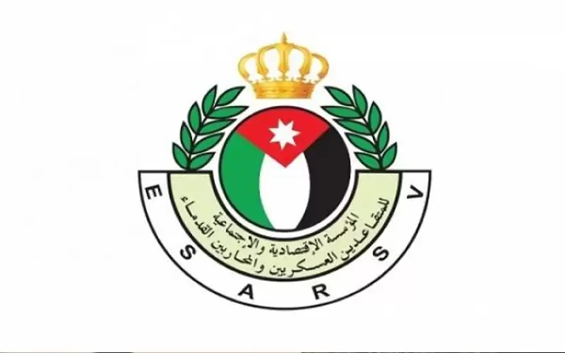 المتقاعدين تكرم سائقا سلم مبلغا ماليا