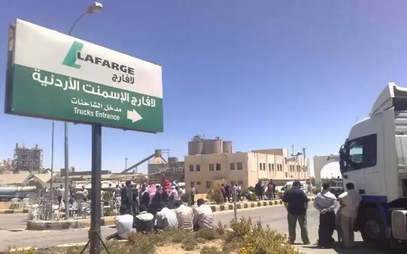 مصانع الاسمنت تصعد ضد إضراب العاملين