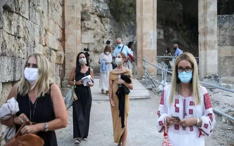 اليونان تلغي حظر التجول المتعلق بكورونا