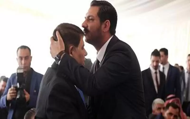 معاذ العمري يطلب الدعاء لوالده