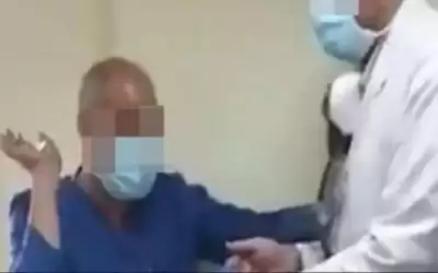 الحبس عامين لطبيبين وموظف وغرامة مالية