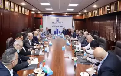 لقاء يبحث تحديات قطاع الالبسة في