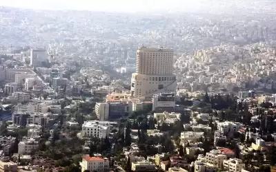 طقس حار نسبيا الأحد