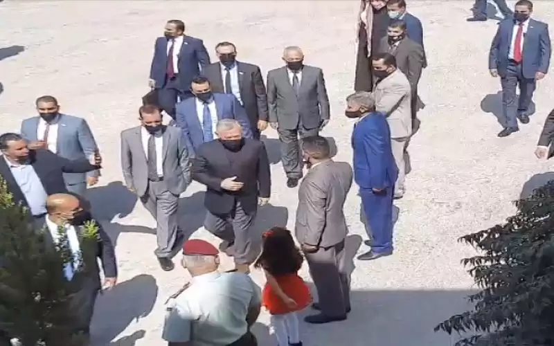 الملك في دارة اللواء المتقاعد الكريمين