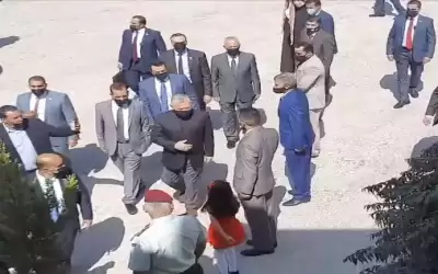 الملك في دارة اللواء المتقاعد الكريمين
