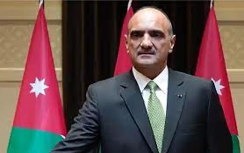 الخصاونة يطلب من الوزراء تقديم استقالاتهم