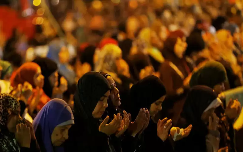 الإفتاء المصرية تعلق عن لباس المرأة