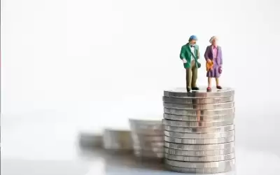 حكم الدين بالزوجة التي توفر من