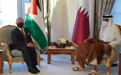 الملك يؤكد لامير قطر مركزية القضية