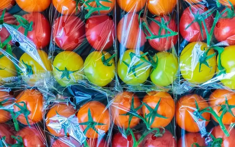 فرنسا تحظر تغليف الفاكهة والخضار بالبلاستيك