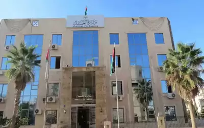 العمل تنفي تعيين موظفة براتب مرتفع: