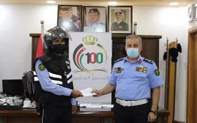 تكريم رجل أمن أنقذ طفلة