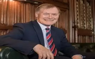 نائب بريطاني يتعرض لعملية طعن
