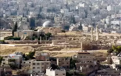 انخفاض تدريجي على الحرارة وزخات خفيفة
