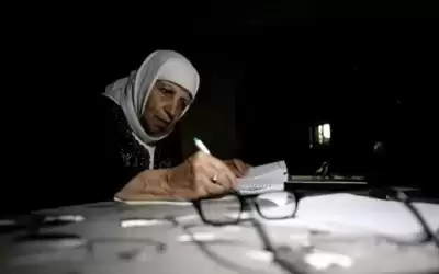 جدة فلسطينية تتخرج في الجامعة بعمر