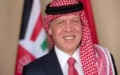 الملك يكرم مجموعة من الشخصيات خلال