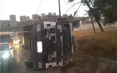 انقلاب خلاط اسمنت في تحويلة عين