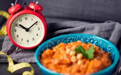 دراسة: الأكل مرة باليوم يحسن الصحة