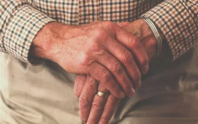 ضبط مسن حاول إدخال مخدرات للكويت