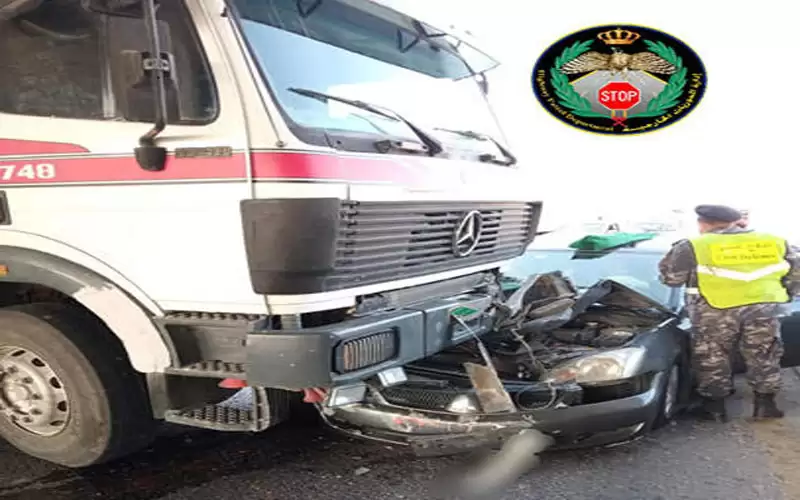 3 إصابات بتصادم 5 مركبات في