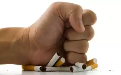 خبراء دوليون: التدخين يقلل العمر بمعدل